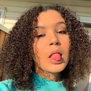 Meet your Posher, Ariana